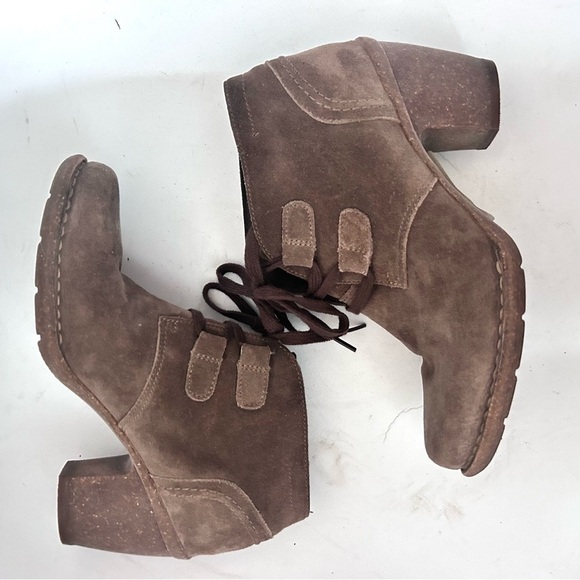 CLARKS ARTISAN  Carleta Lyon Khaki Suede Lace-up Heel Bootie Size 7.5 - Picture 7 of 10